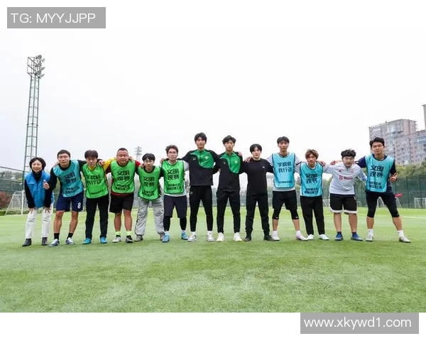 足球明星齐聚一堂高清合影展现绿茵场上的荣耀与激情